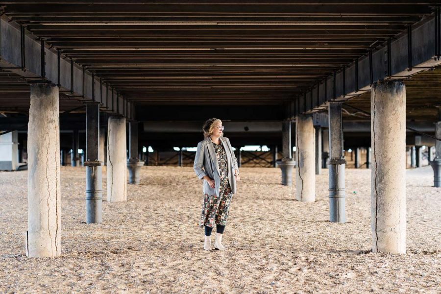 Alice under the pier